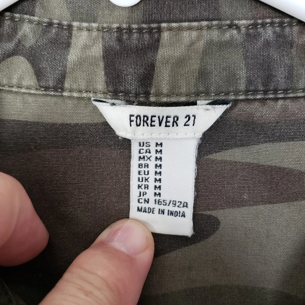 Forever 21 Size‎ M Camouflage Button Up Long Sleeve Green Camo Military Utility